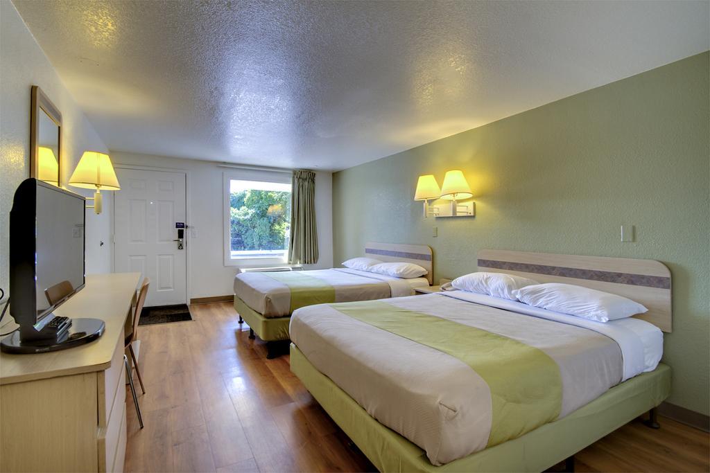 Windsor Mill Rodeway Inn מראה חיצוני תמונה