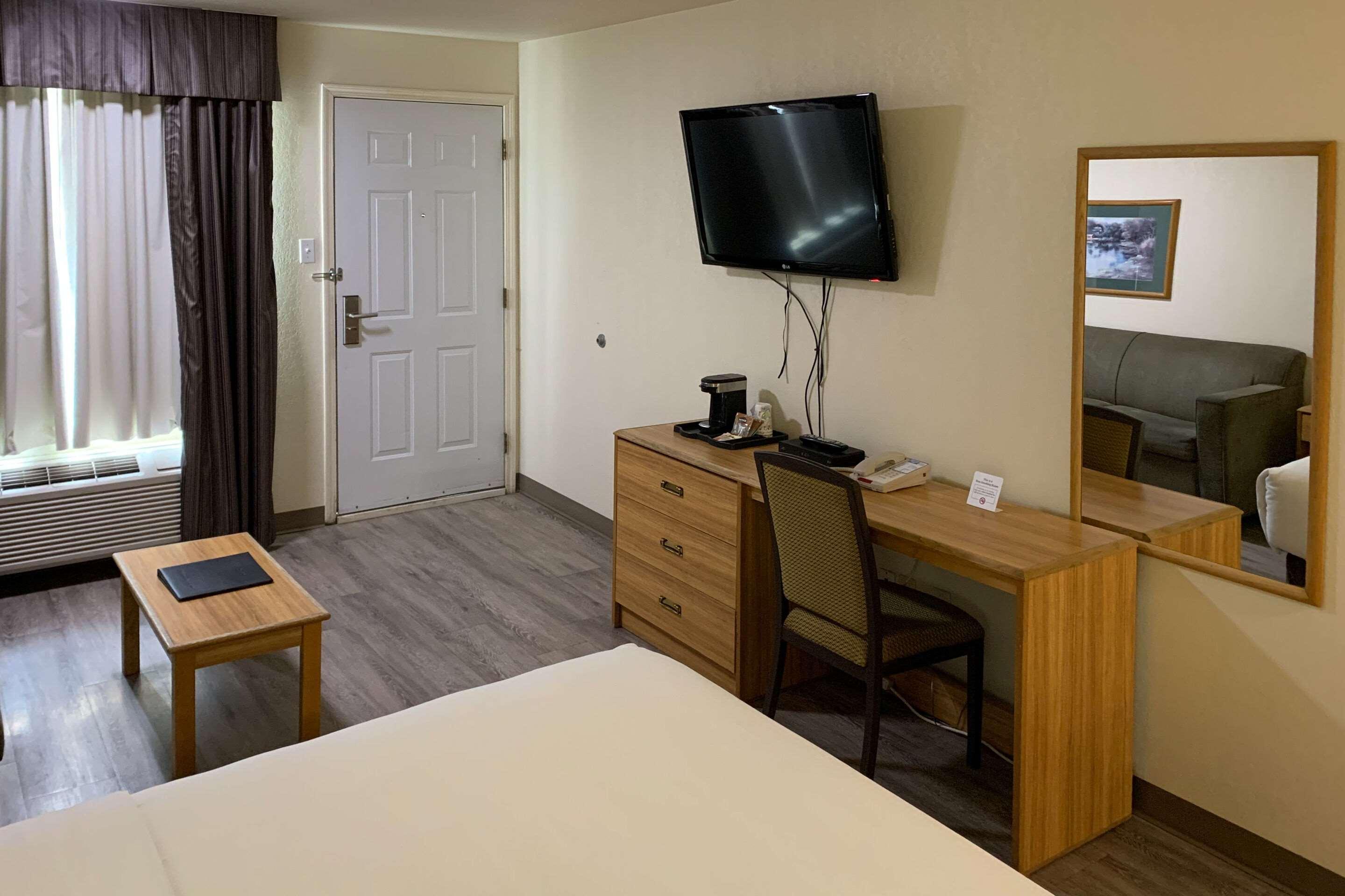 Windsor Mill Rodeway Inn מראה חיצוני תמונה