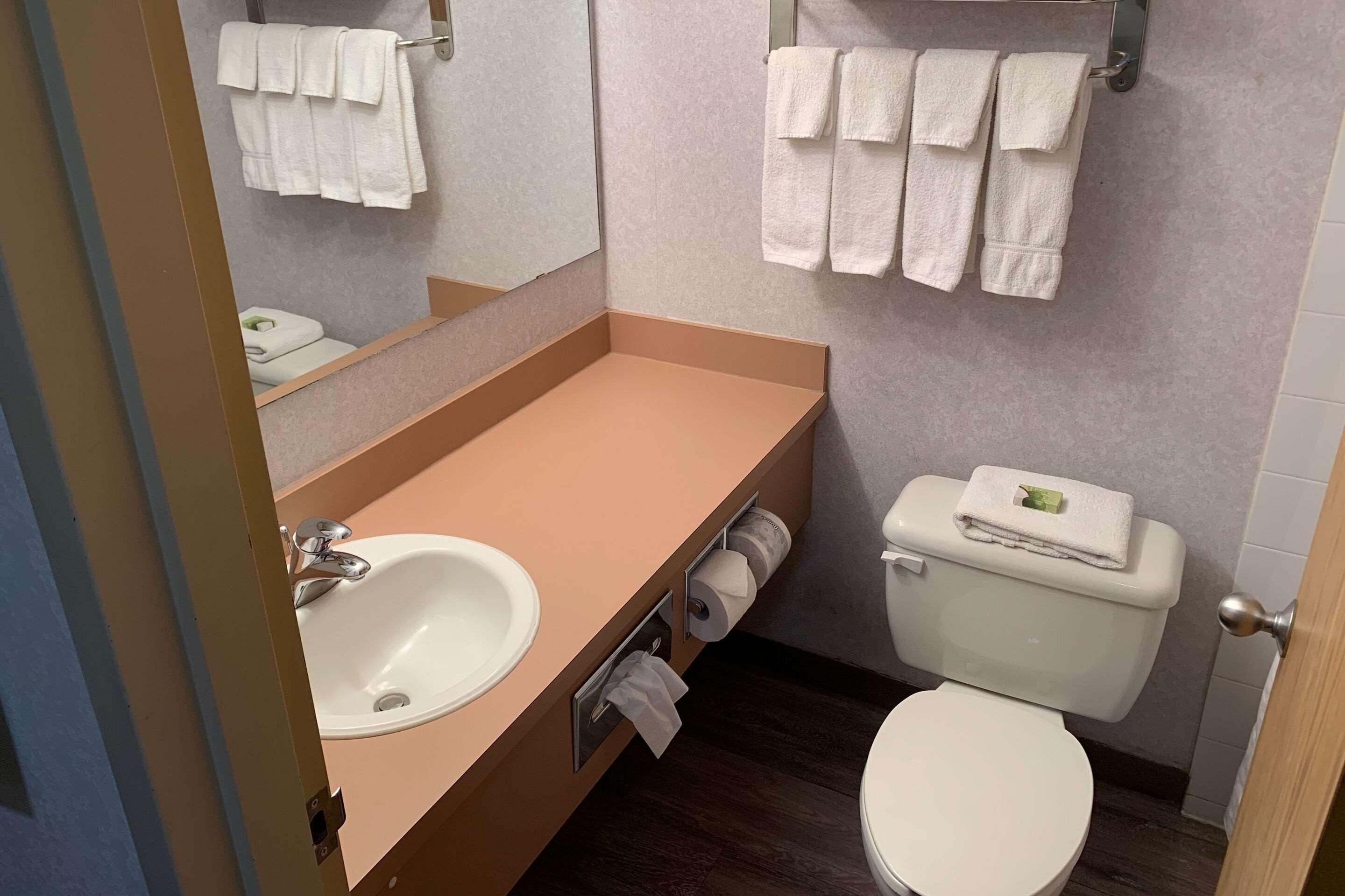 Windsor Mill Rodeway Inn מראה חיצוני תמונה