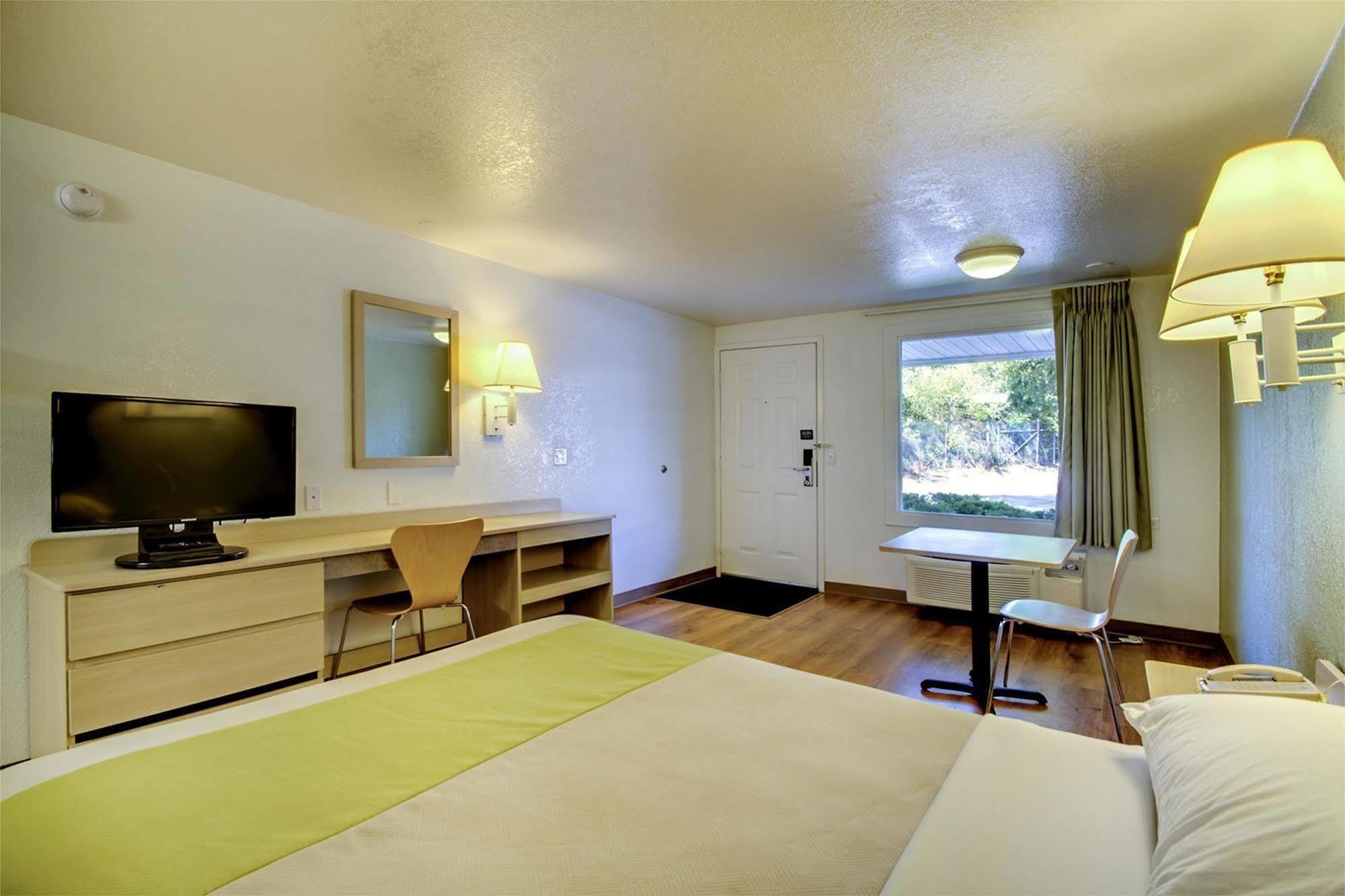 Windsor Mill Rodeway Inn מראה חיצוני תמונה
