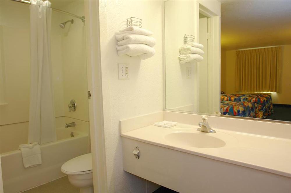 Windsor Mill Rodeway Inn חדר תמונה